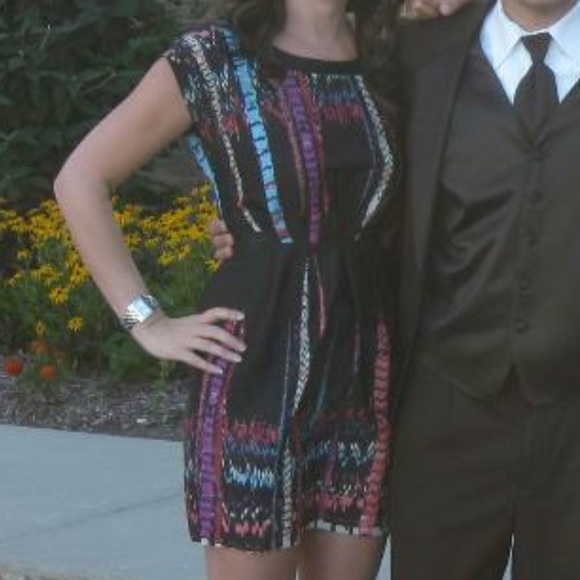 Splashy colored dress WITH pockets! - Picture 4 of 4